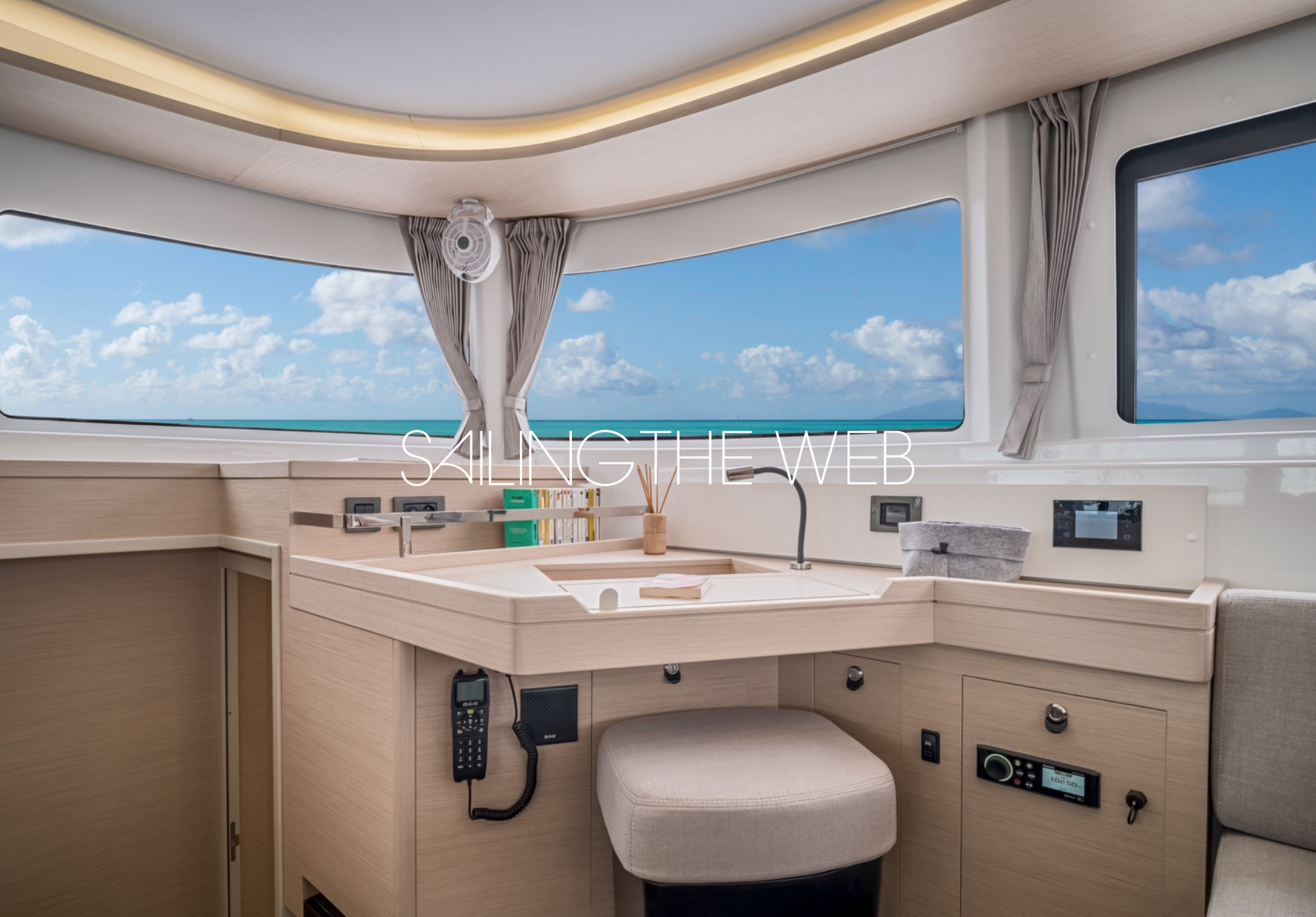 Lagoon 46 Chart table Lagoon 46 Chart table